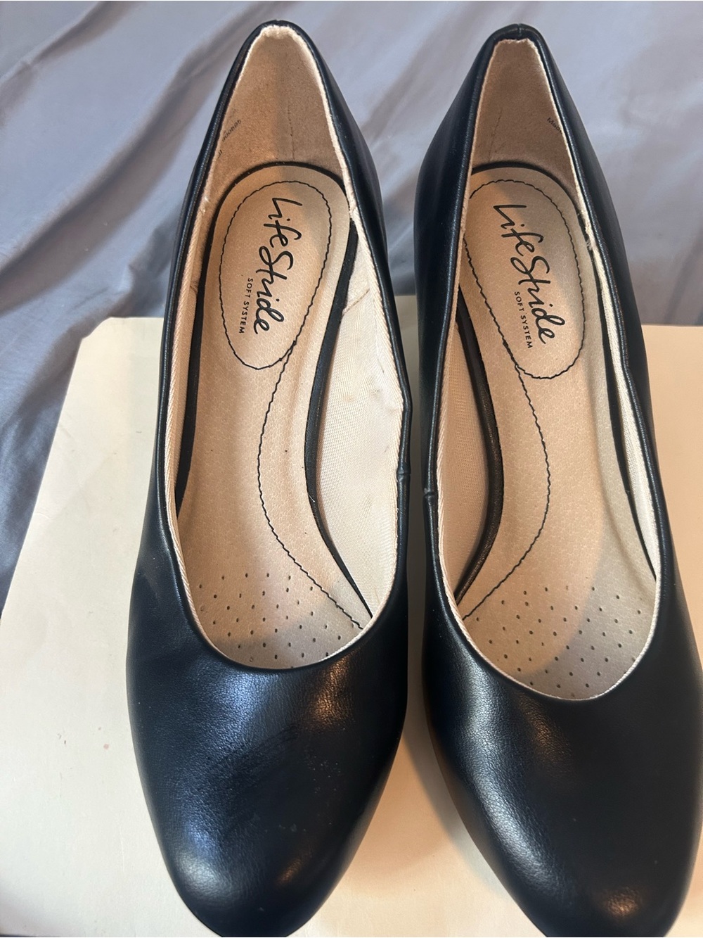 Life Stride Black Women's Round-Toe Comfort Flats